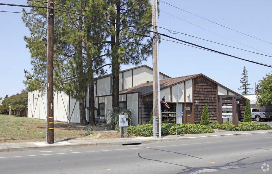 More Photos Of 3031-3057 California Blvd, Napa Warehouse For Lease