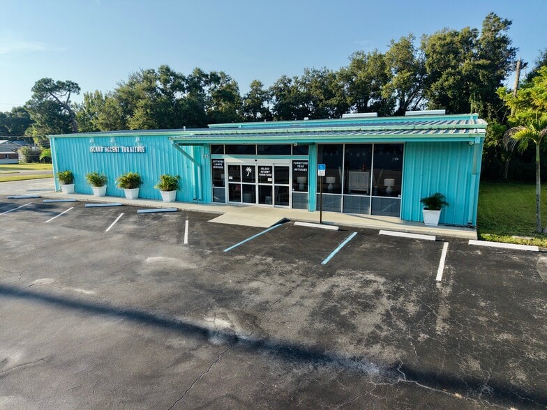 Primary Photo Of 715 12th St, Vero Beach Showroom For Sale