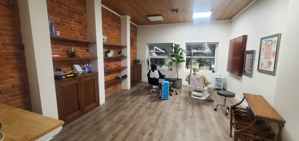 More Photos Of 412 W 4th St, Santa Ana Storefront Retail Office For Lease