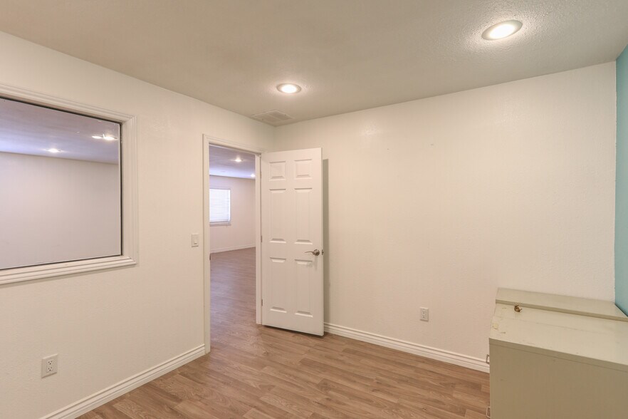 More Photos Of 703 S 10th St, Las Vegas Medical For Sale