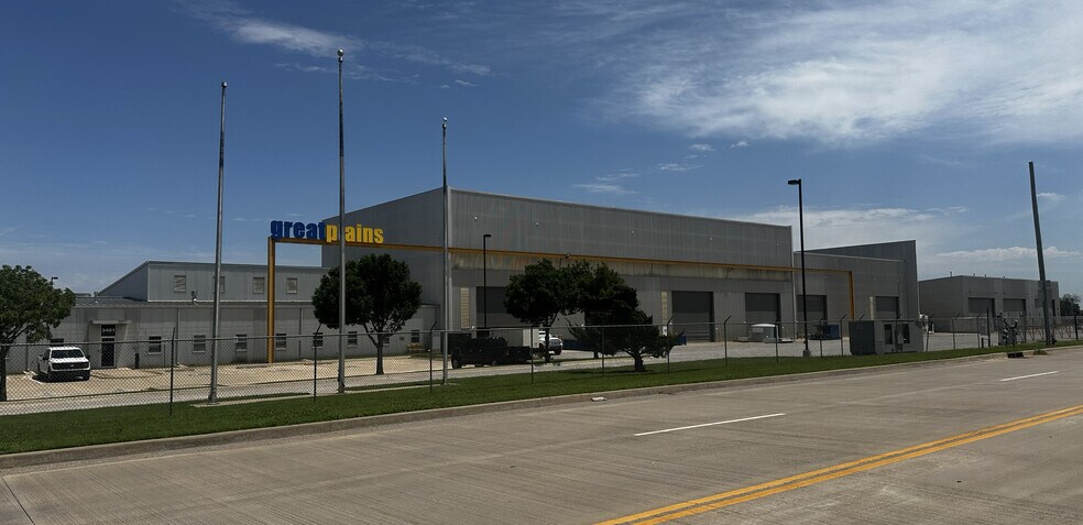 More Photos Of 3401 S Radio Rd, El Reno Light Manufacturing For Sale
