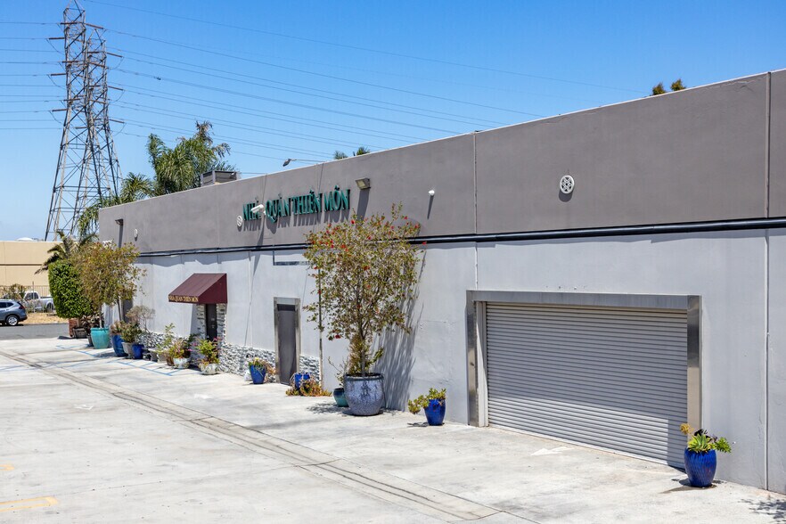 More Photos Of 8351 Katella Ave, Stanton Showroom For Sale