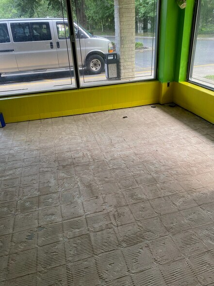 More Photos Of 78-88 Bayville Ave, Bayville Storefront Retail Residential For Lease