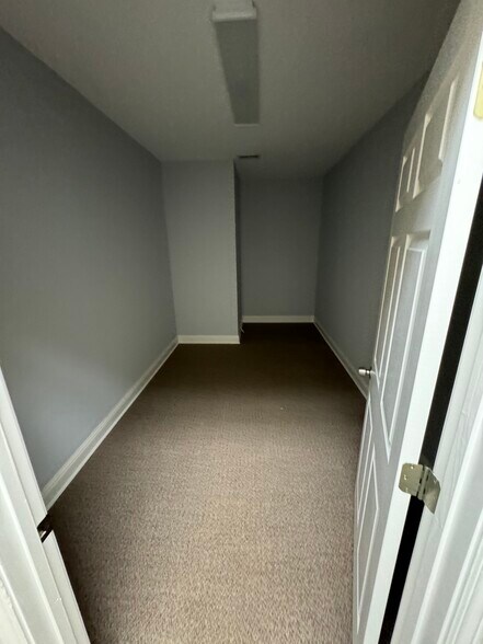 More Photos Of 1000 Loudermilk Dr, Marietta Unknown For Lease