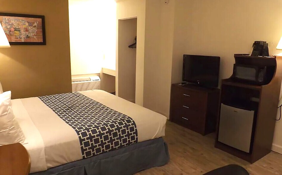 More Photos Of 612 W B St, McCook Hotel For Sale