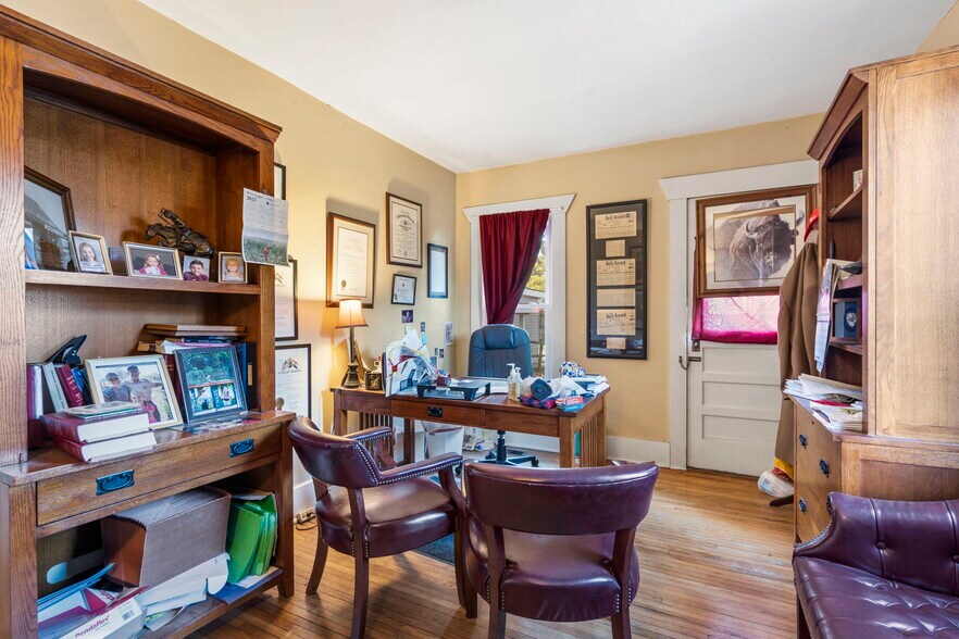 More Photos Of 1658 Saint Louis St, Springfield Office For Lease