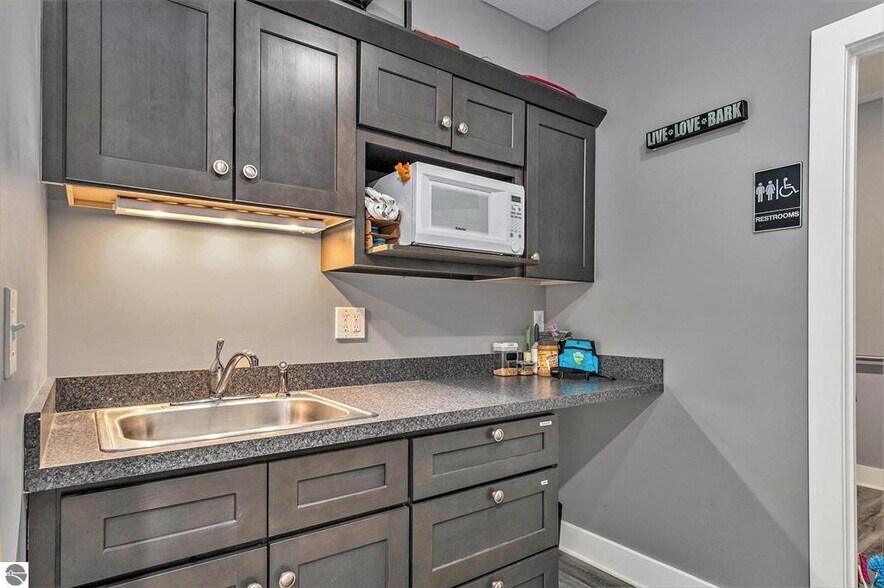 More Photos Of 1859 Southpeak Dr, Traverse City Service For Sale