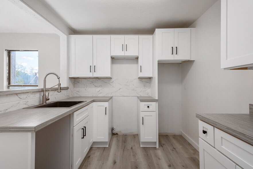 More Photos Of 2404 4th St, Cuyahoga Falls Office For Sale