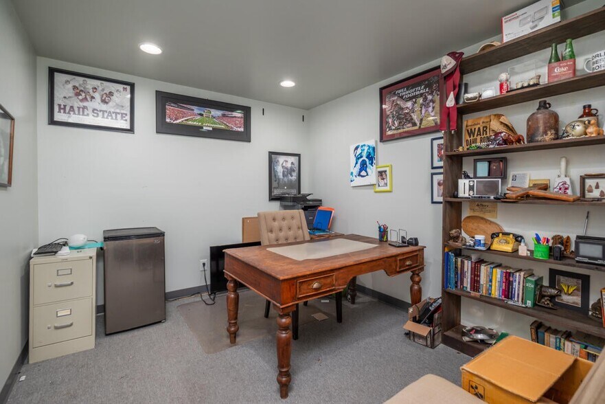 More Photos Of 208 Conway Dr, Columbus Showroom For Sale