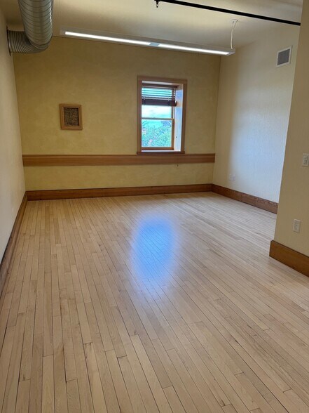 More Photos Of 120 Shelton McMurphey Blvd, Eugene Office For Lease