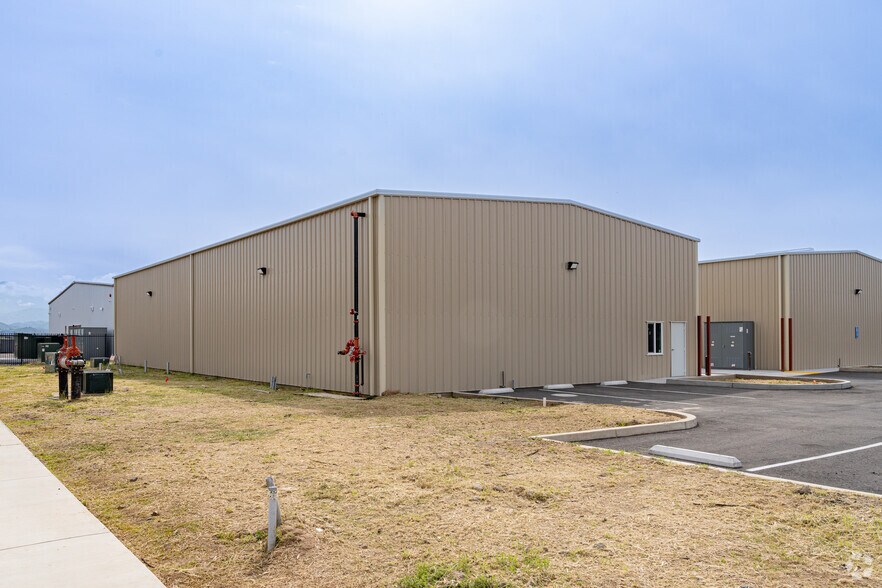 More Photos Of 136,146,156 S Blair Rd, Woodlake Industrial For Lease