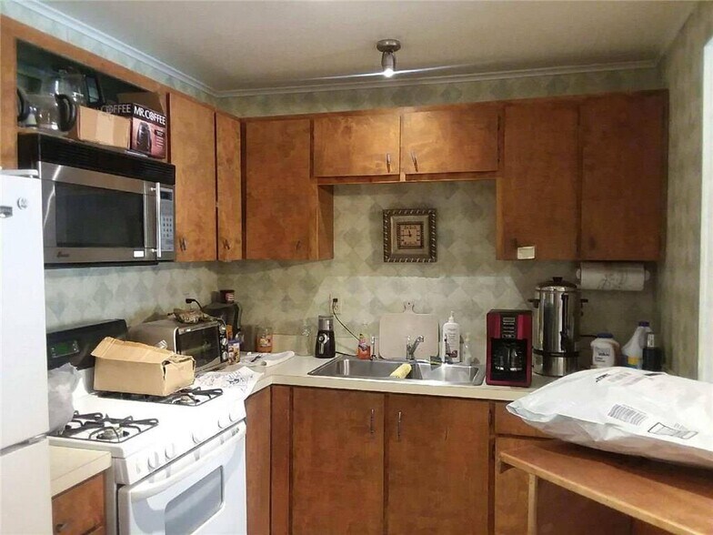 More Photos Of 1819 S Chestnut St, Lampasas General Retail For Sale