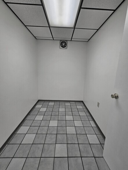 More Photos Of 1732 E Carson St, Pittsburgh Storefront Retail Residential For Lease