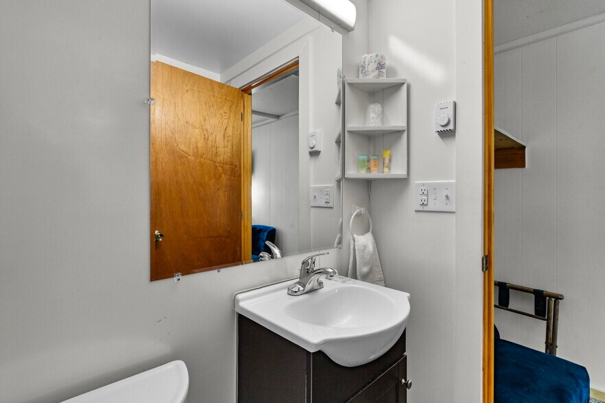More Photos Of 180 Main St, North Woodstock Hotel For Sale