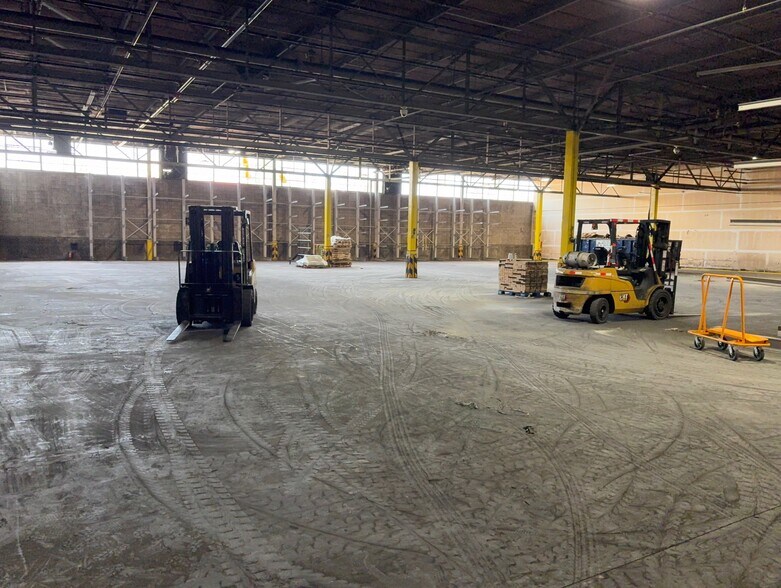 More Photos Of 49-29 30th Pl, Long Island City Warehouse For Lease