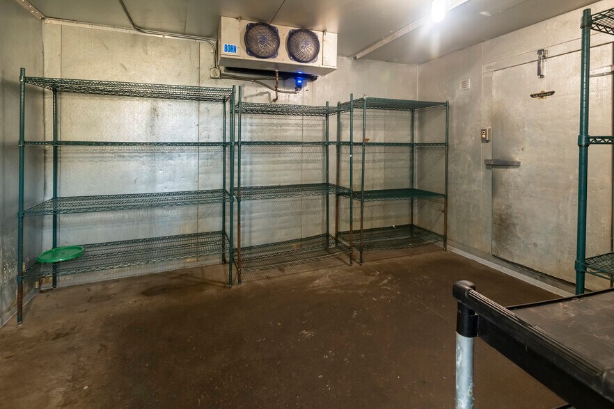 More Photos Of 2700 17th St, Marion General Retail For Sale