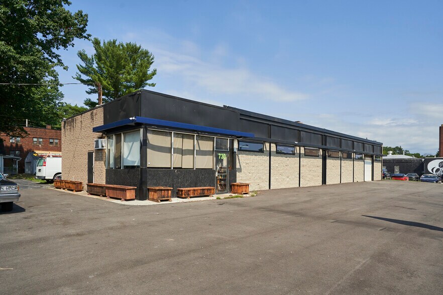 More Photos Of 730 N Main St, Akron Auto Repair For Sale