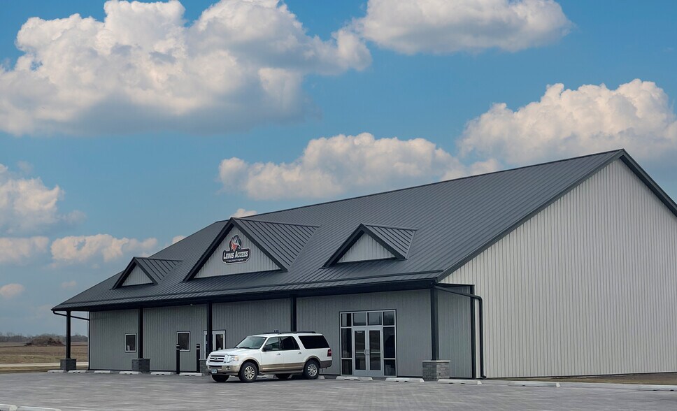 More Photos Of 807 Mustang Lane, Center Point Storefront Retail Office For Lease