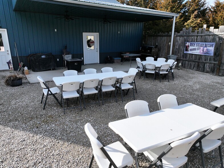 More Photos Of 43937 Highway 36, Monroe City General Retail For Sale