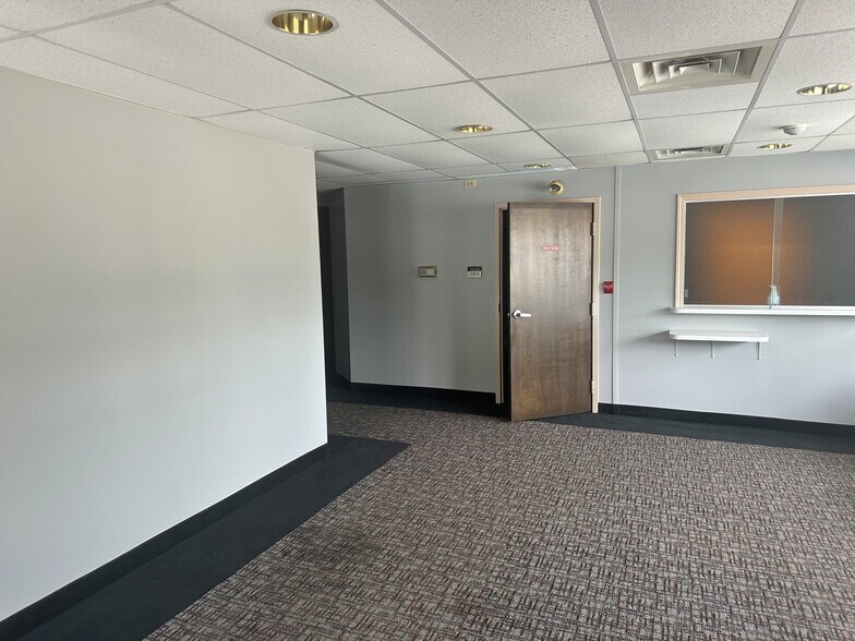 More Photos Of 390 Pierce St, Kingston Medical For Lease