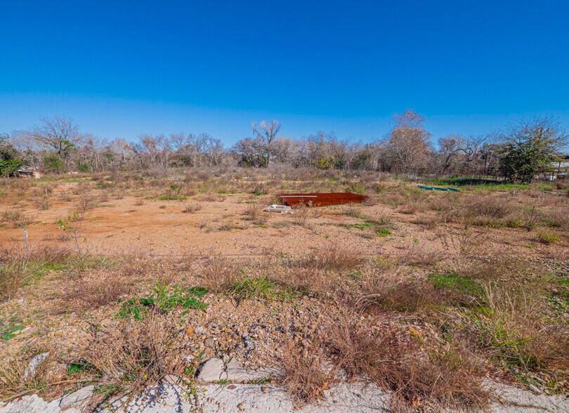 More Photos Of 1561 Pierce Street, Luling Land For Sale
