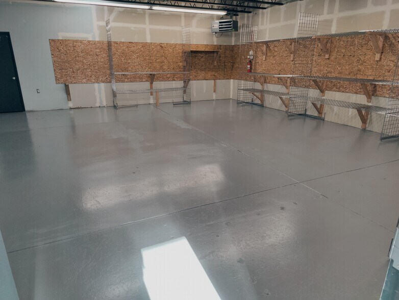 More Photos Of 25129 Dequindre Rd, Madison Heights Warehouse For Lease