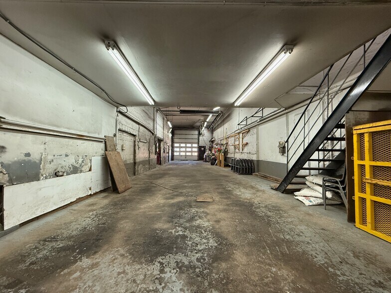 More Photos Of 4278 St Frontenac, Frontenac Auto Repair For Sale