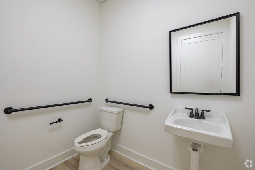 More Photos Of 30625 Kingsland Blvd, Brookshire Medical For Lease