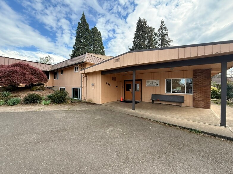 Primary Photo Of 229 Eureka Ave, Silverton Specialty For Sale