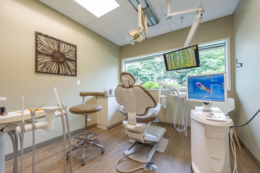 More Photos Of 1346 8th St NE, Auburn Office For Sale