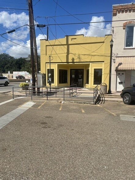 Primary Photo Of 148 S Houston St, Wharton Office For Sale