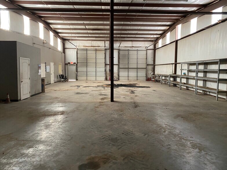 More Photos Of 1010 S Meadow Ave, Odessa Warehouse For Sale