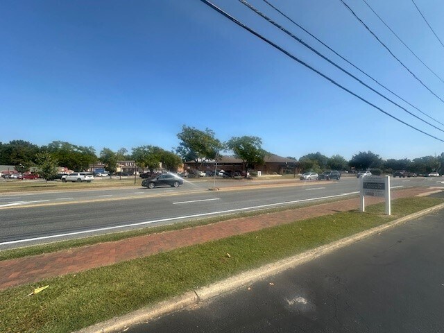 More Photos Of 3920 Kennett Pike, Wilmington Storefront For Lease