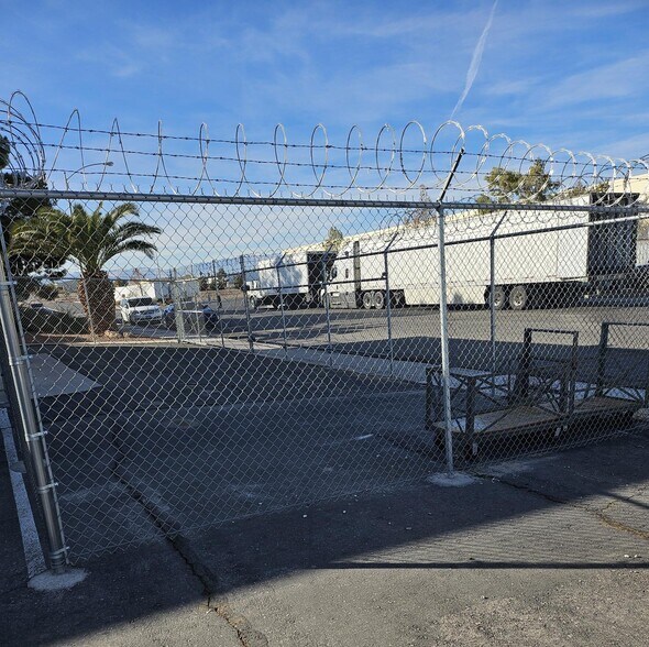 More Photos Of 4131 W Oquendo Rd, Las Vegas Warehouse For Lease