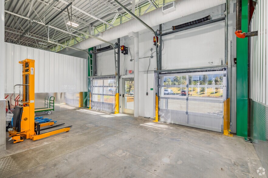 More Photos Of 360 Inverness Dr S, Englewood Warehouse For Lease