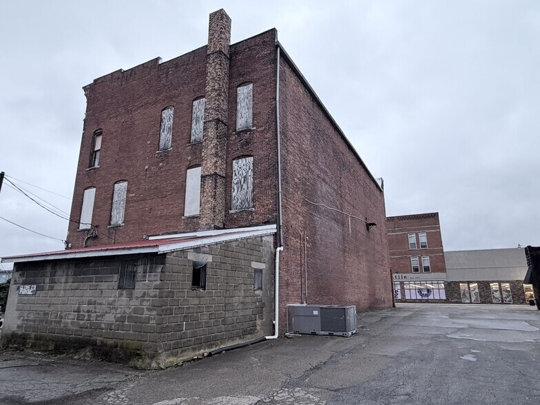 More Photos Of 301 N Harrison St, Alexandria General Retail For Sale