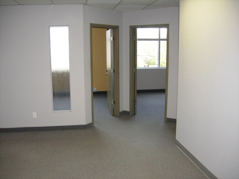 More Photos Of 2160 Ch Du Tremblay, Longueuil Medical For Lease