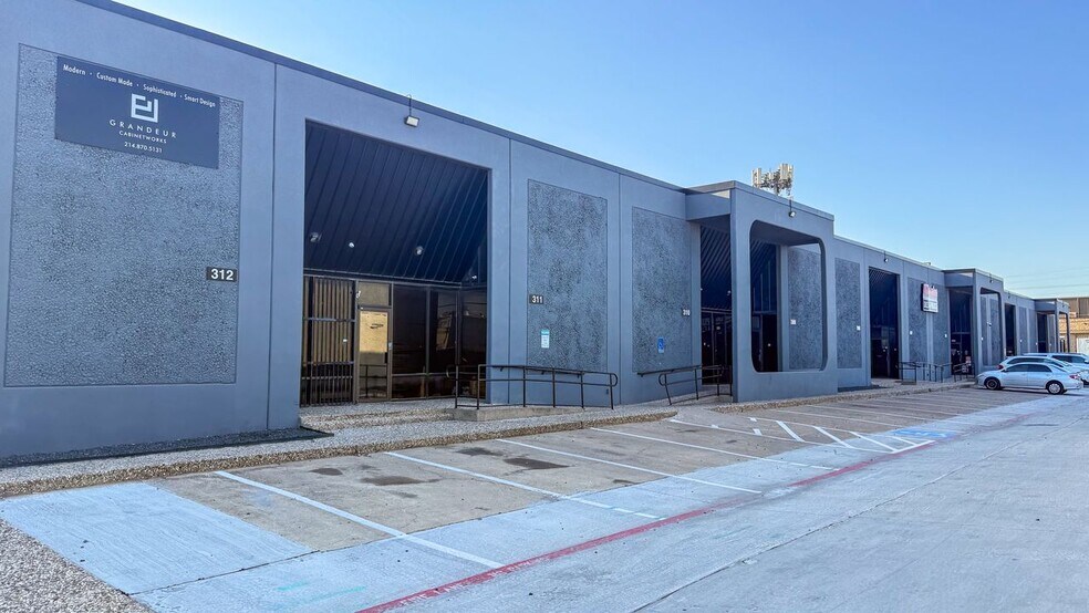 More Photos Of 10031 Monroe Dr, Dallas Unknown For Lease