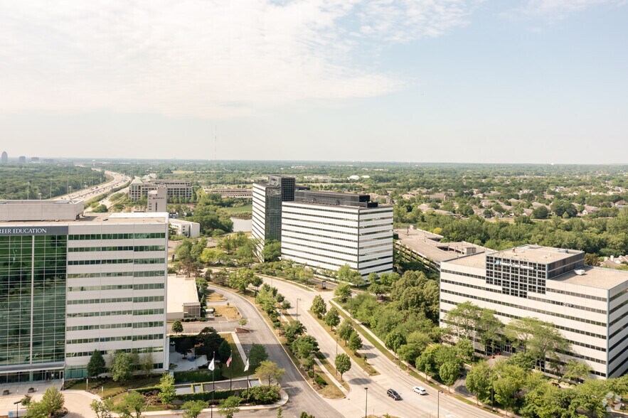 More Photos Of 150 N Martingale Rd, Schaumburg Unknown For Lease