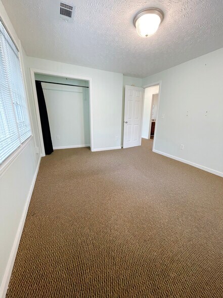 More Photos Of 5940 Hodges Dr, Columbus Office Residential For Sale