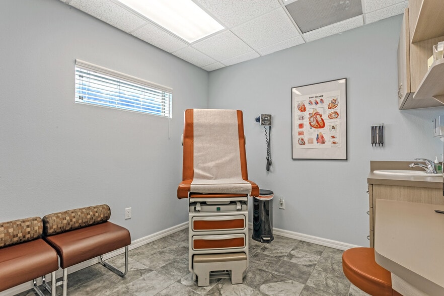 More Photos Of 1132 Cypress Glen Cir, Kissimmee Medical For Lease
