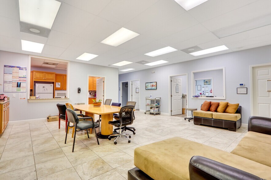More Photos Of 1405 SE Goldtree Dr, Port Saint Lucie Medical For Lease