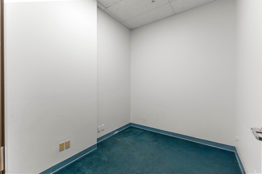 More Photos Of 35425 W Michigan Ave, Wayne General Retail For Lease