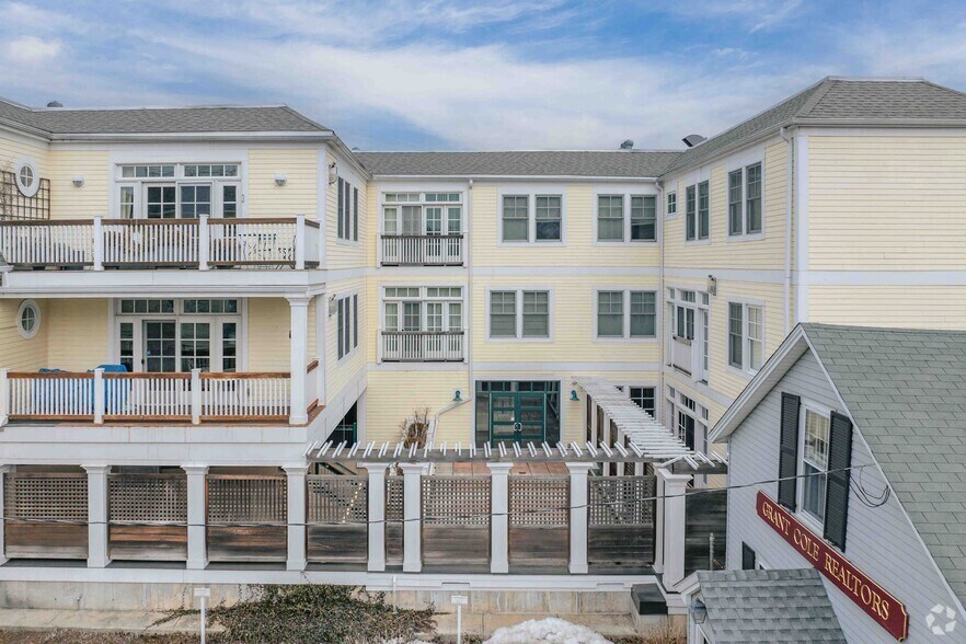 More Photos Of 40 Waltham St, Lexington Apartments For Lease