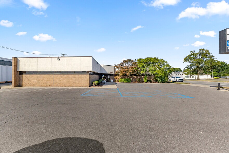 More Photos Of 24825 Michigan Ave, Dearborn Office For Lease