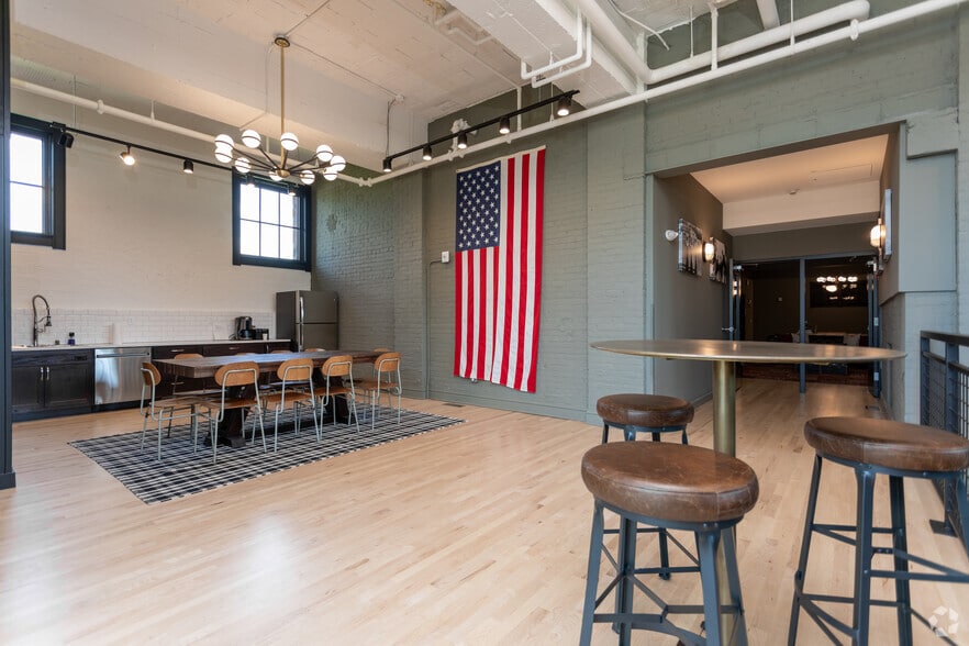 More Photos Of 215 N Webster Ave, Green Bay Apartments For Sale