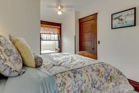 More Photos Of 707 NE 5th St, McMinnville Office For Sale