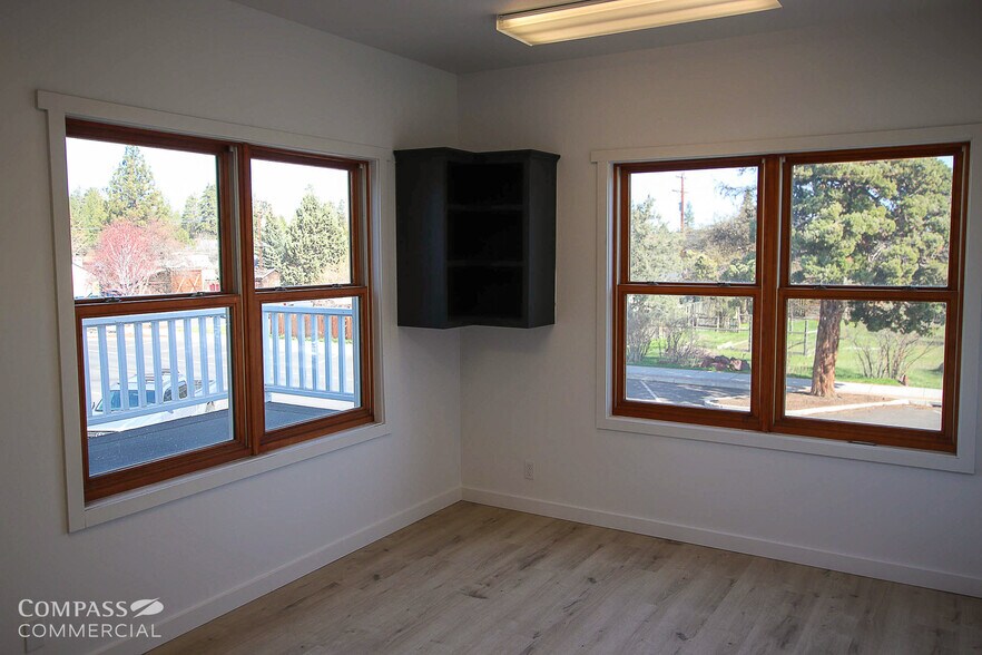 More Photos Of 141 W Main Ave, Sisters Storefront Retail Office For Lease