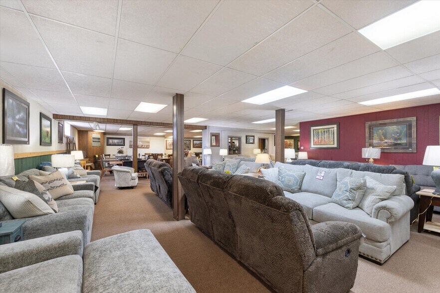 More Photos Of 816 NW 4th St, Grand Rapids General Retail For Sale