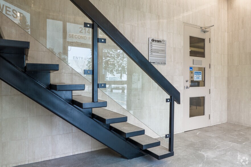 More Photos Of 2140 Winston Park Dr, Oakville Unknown For Lease